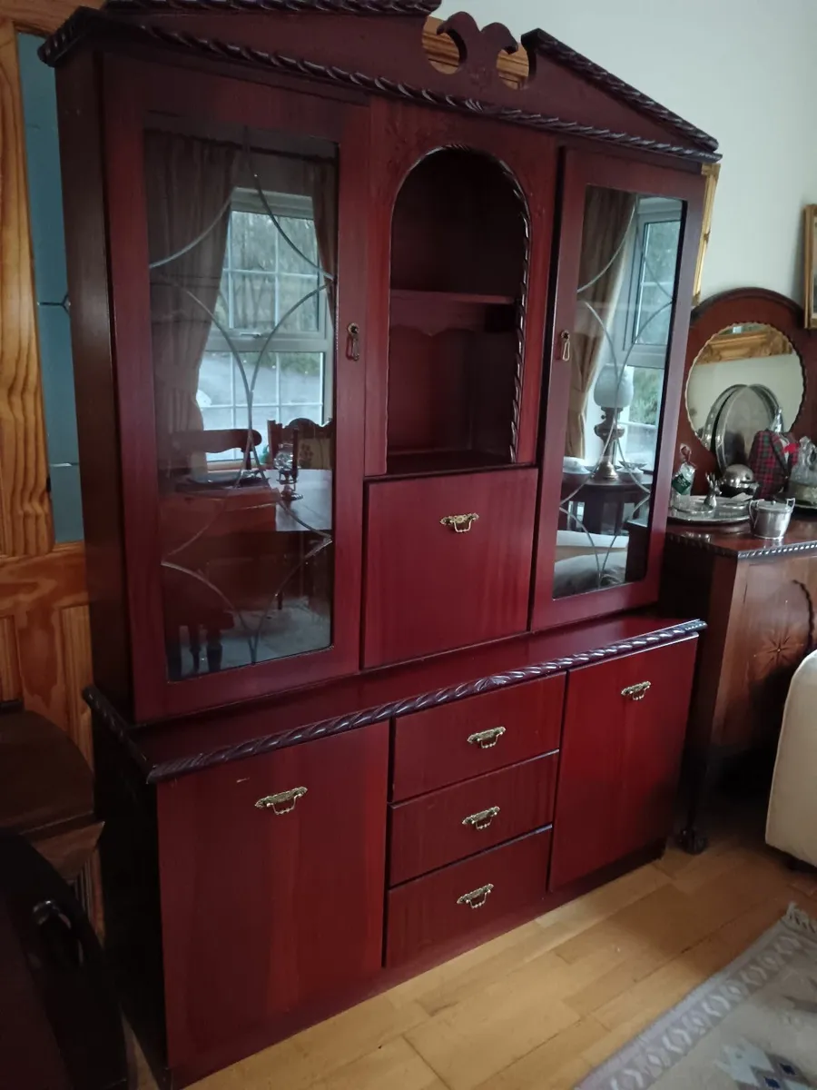 Beautiful glass cabinet. - Image 4