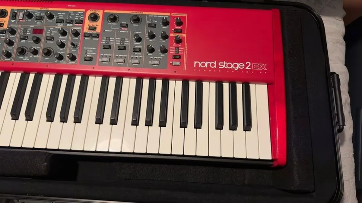 NordStage 2 EX 88 Keys Digital Piano with Gator hard case - Image 4