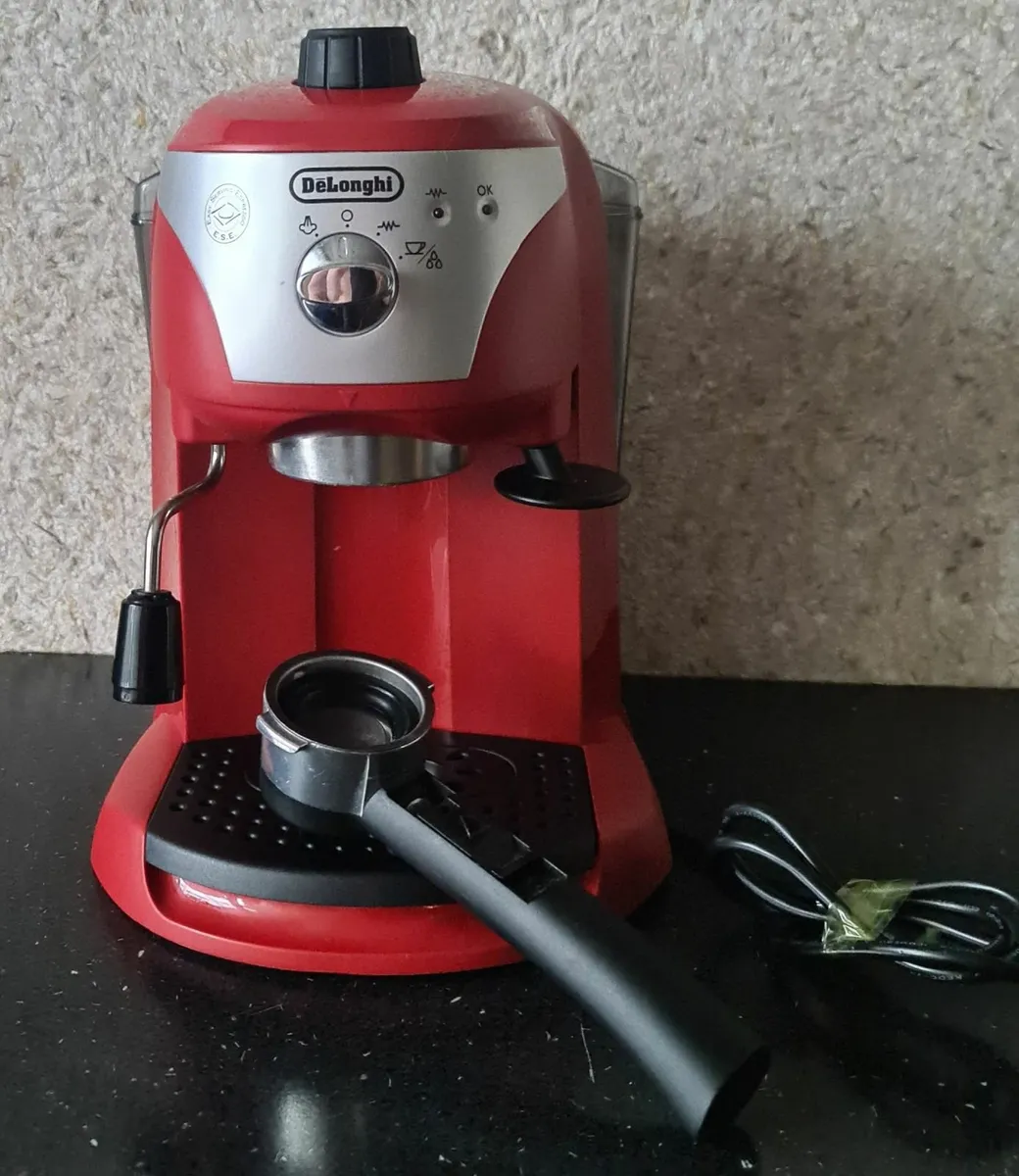 De’Longhi ECC220.R Espresso Machine - Image 1