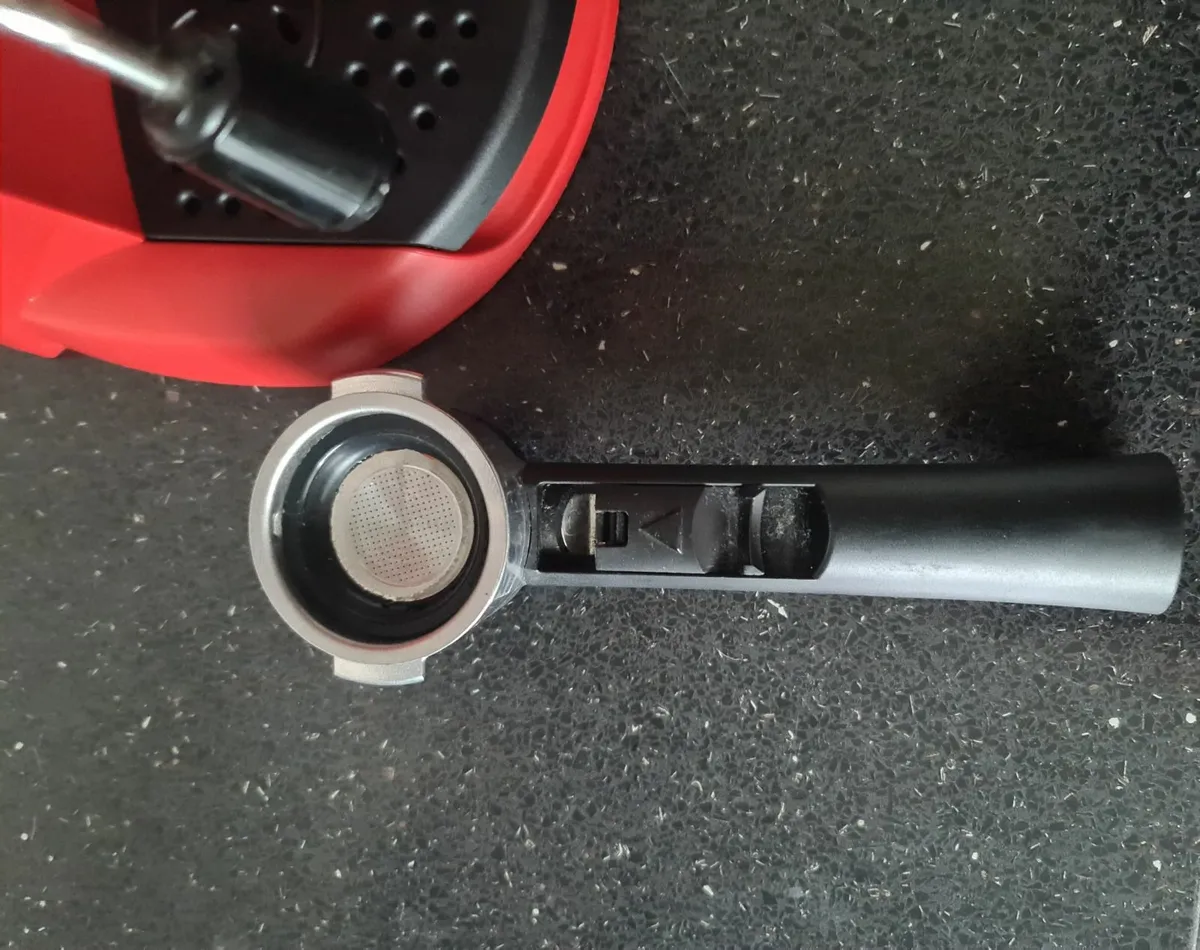 De’Longhi ECC220.R Espresso Machine - Image 3