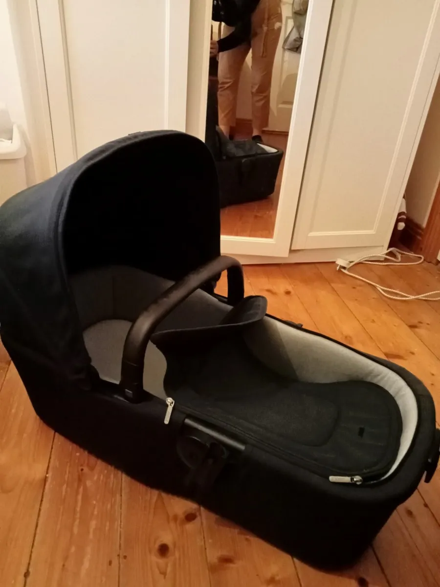 Joolz aer + bassinet/ carrycot - Image 1