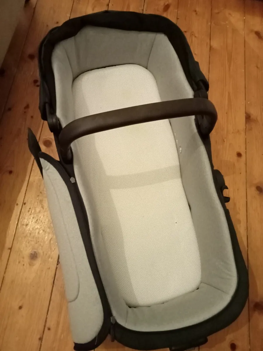 Joolz aer + bassinet/ carrycot - Image 2