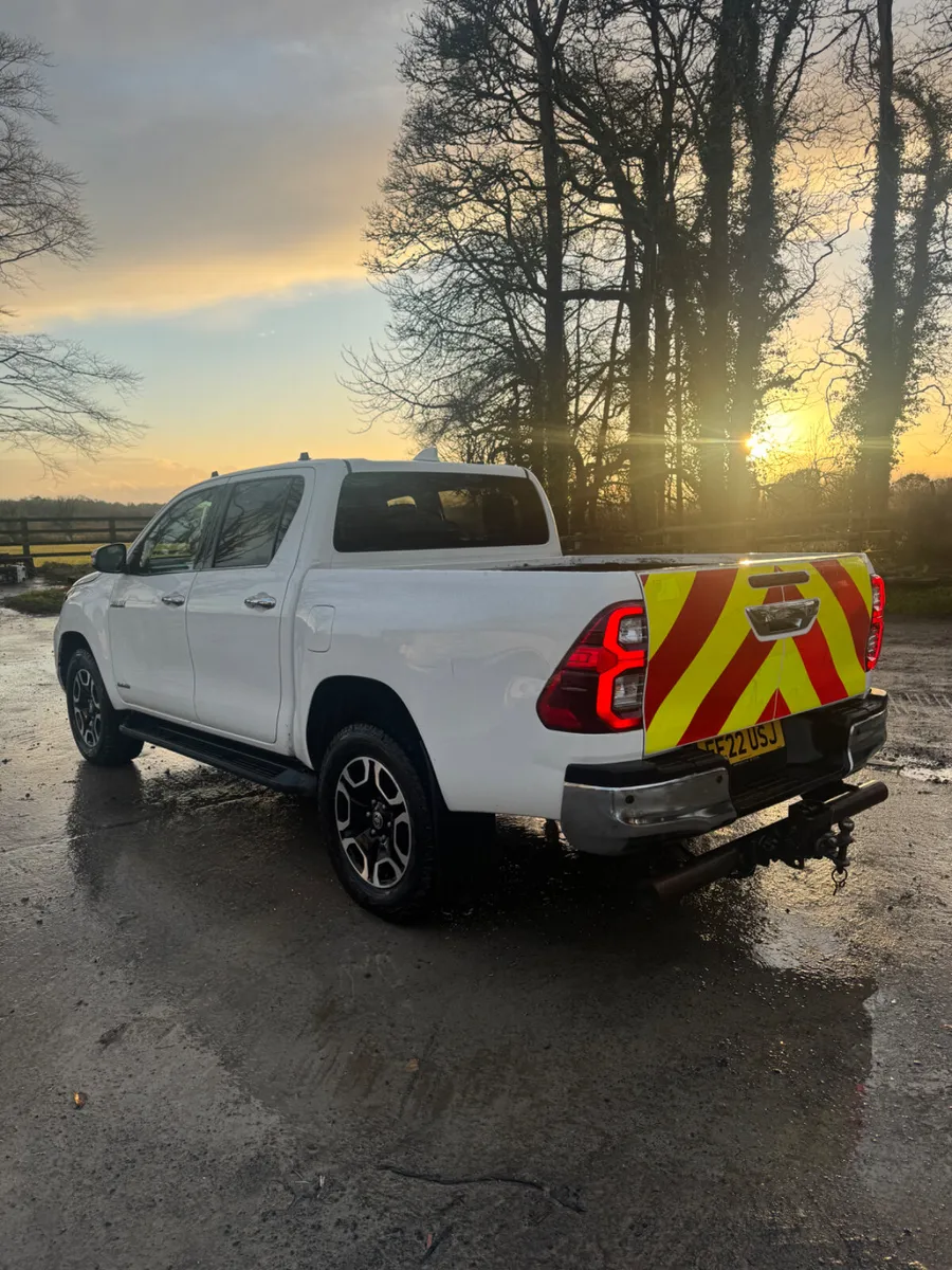 Toyota Hilux 2022 Invincible - Image 3