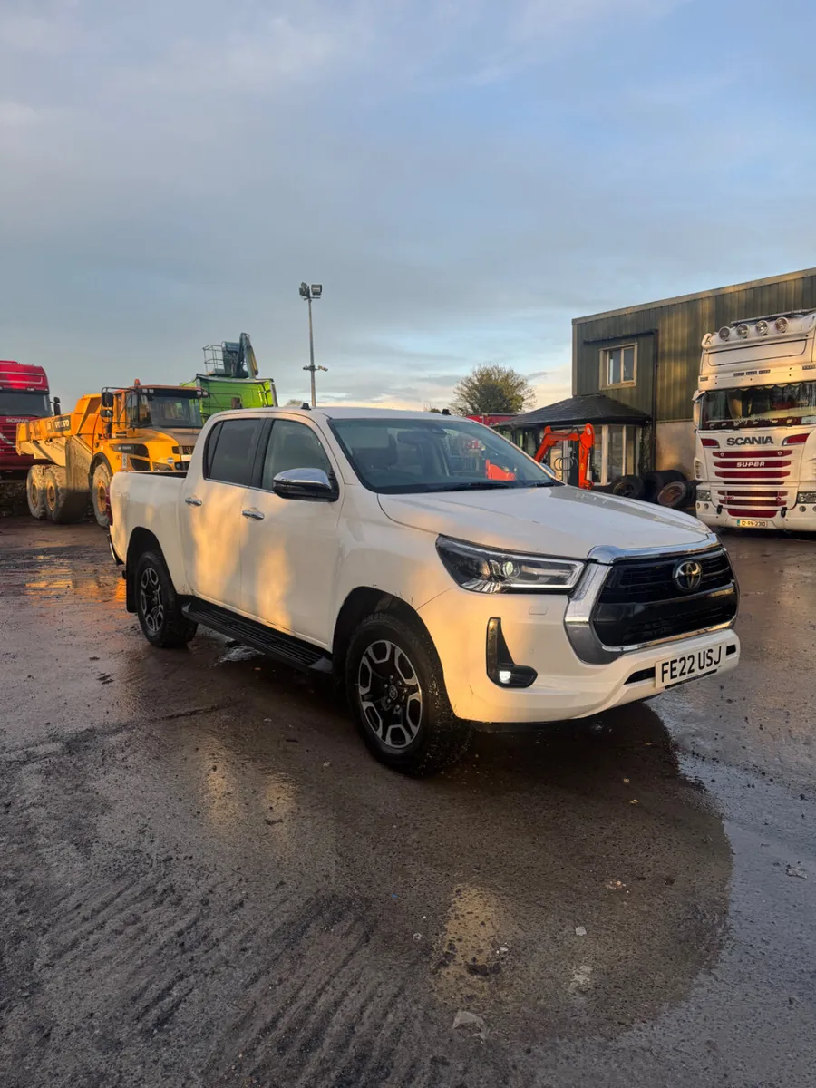 Toyota Hilux 2022 Invincible - Image 2