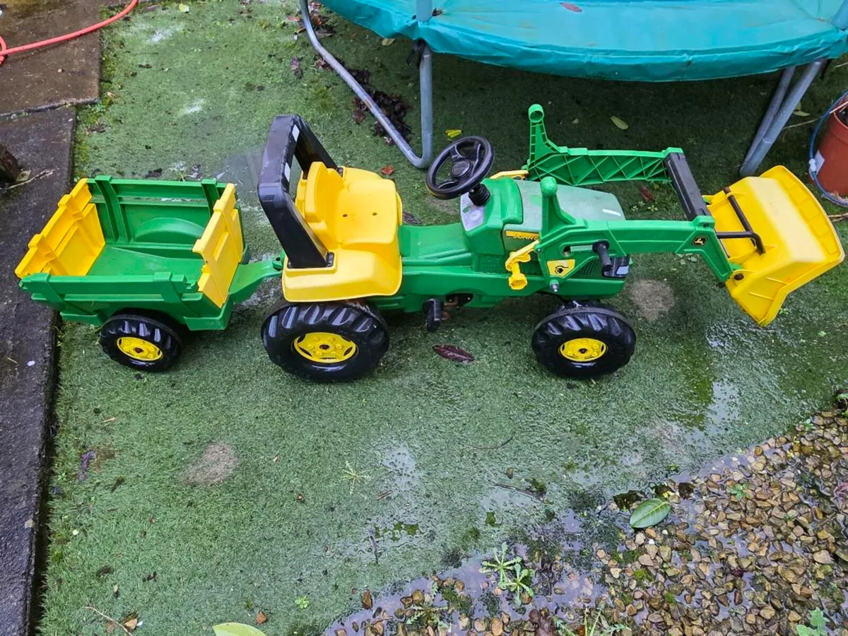 Rideable tractor