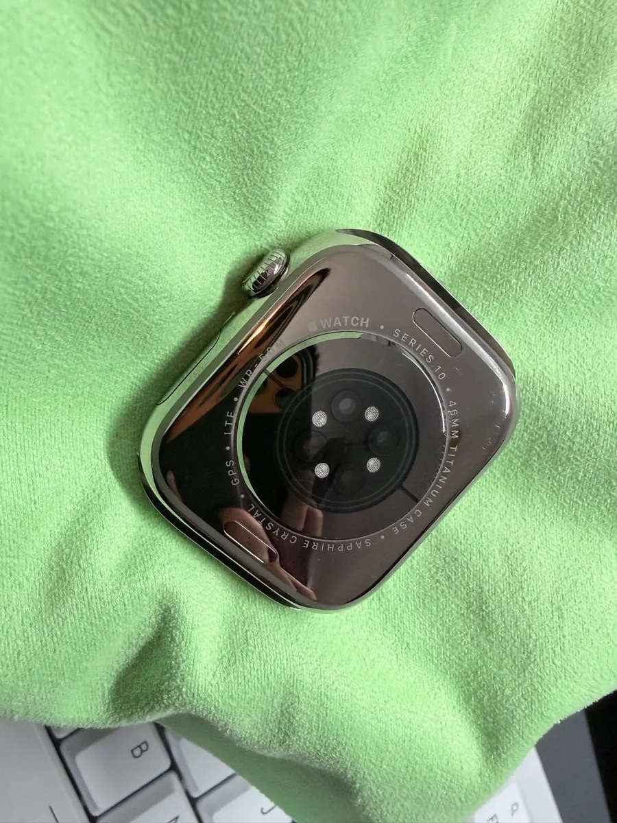 Apple Watch series 10 Titanium - Image 3