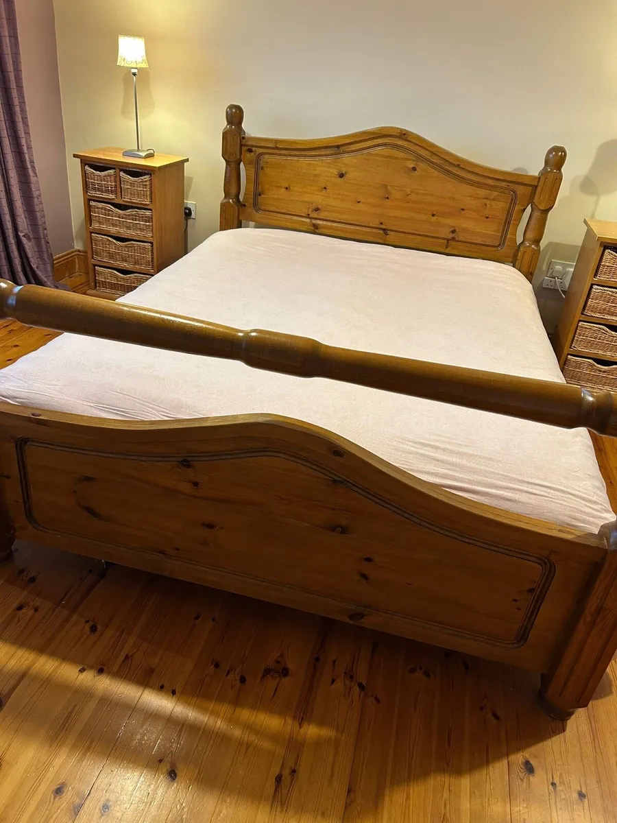 King size bed - Image 1