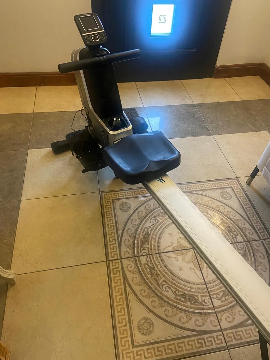 Rowing machine - Image 1