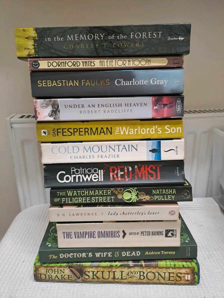 Fiction books, true crime - Image 1