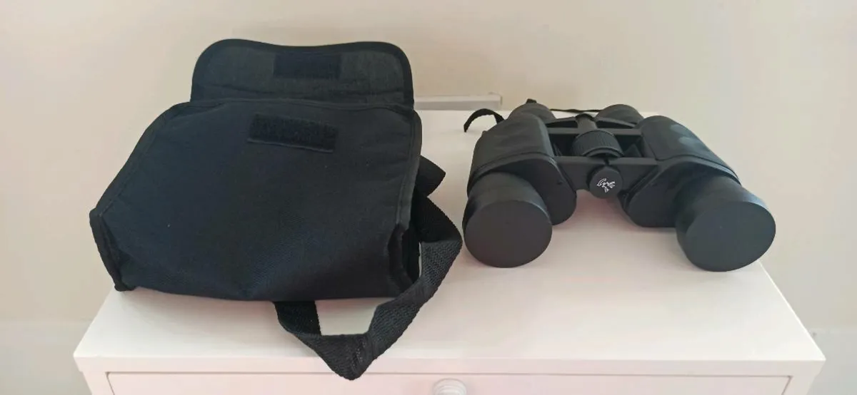 Binoculars with carry case - Image 4