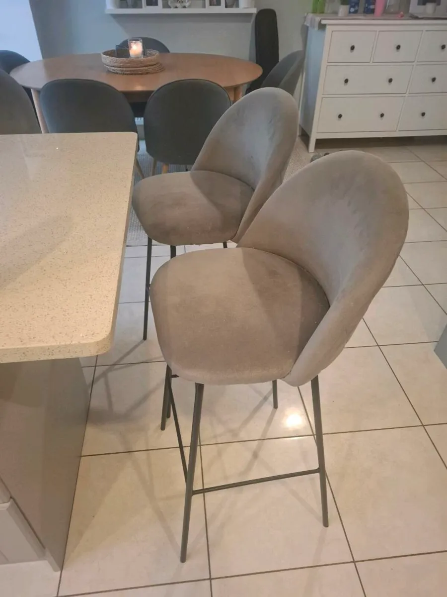 3 bar stools - Image 3