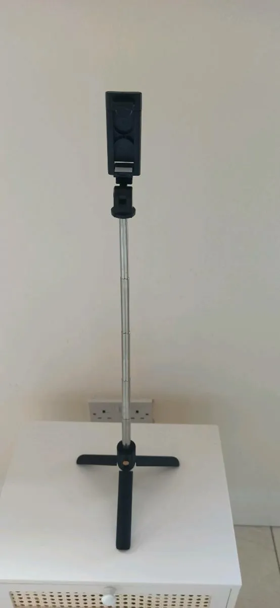 Maxxter Bluetooth selfie stick & tripod (3-in-1) - Image 1