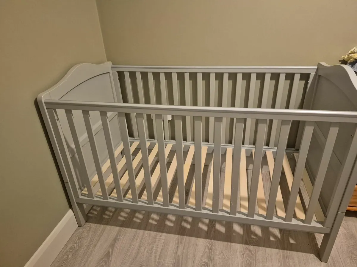 Grey cot - Image 2