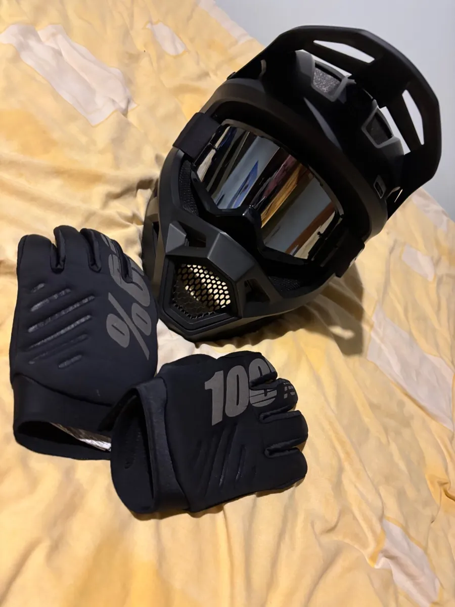 Fox helmet,goggles,gloves - Image 3