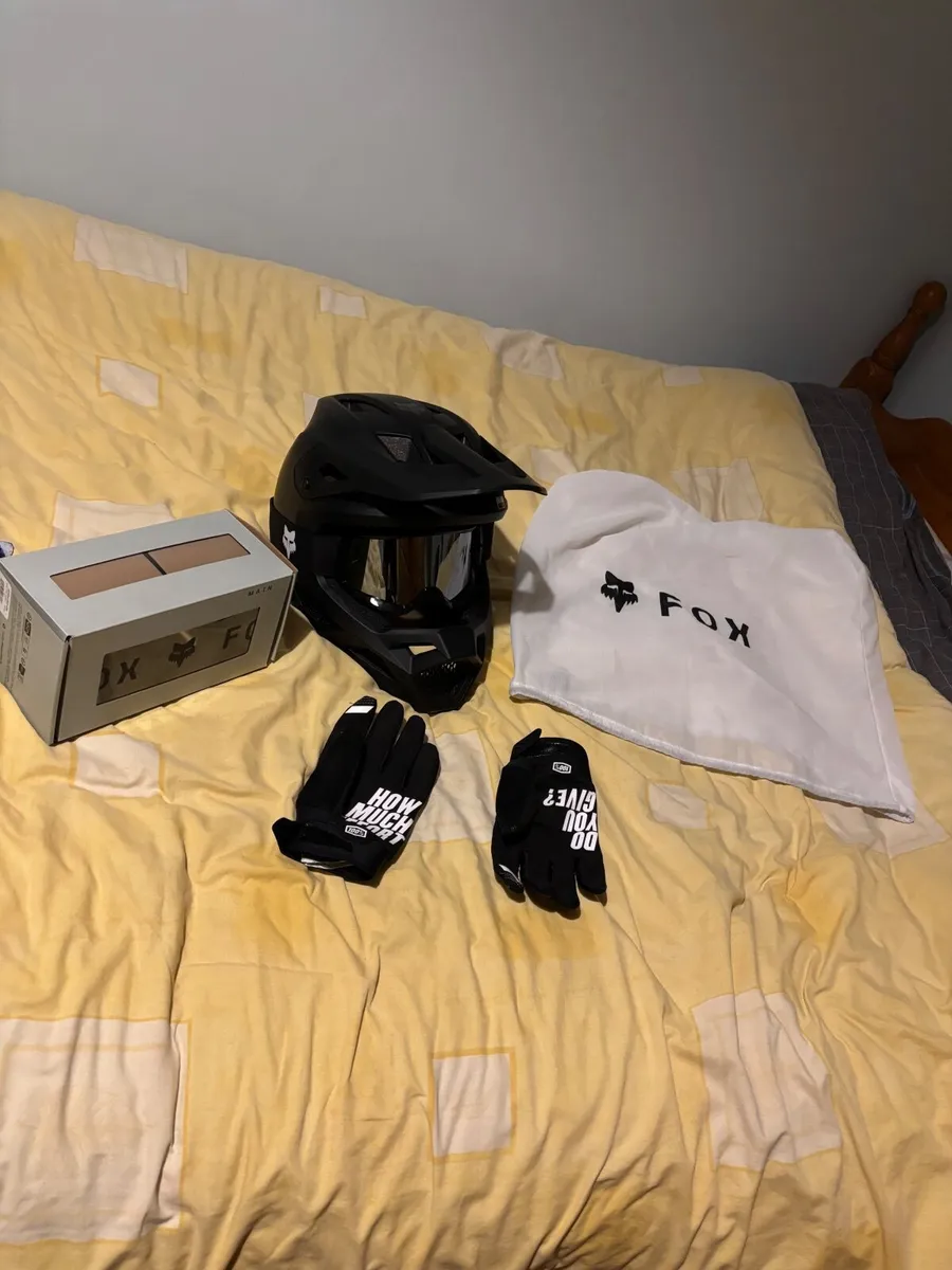 Fox helmet,goggles,gloves - Image 4
