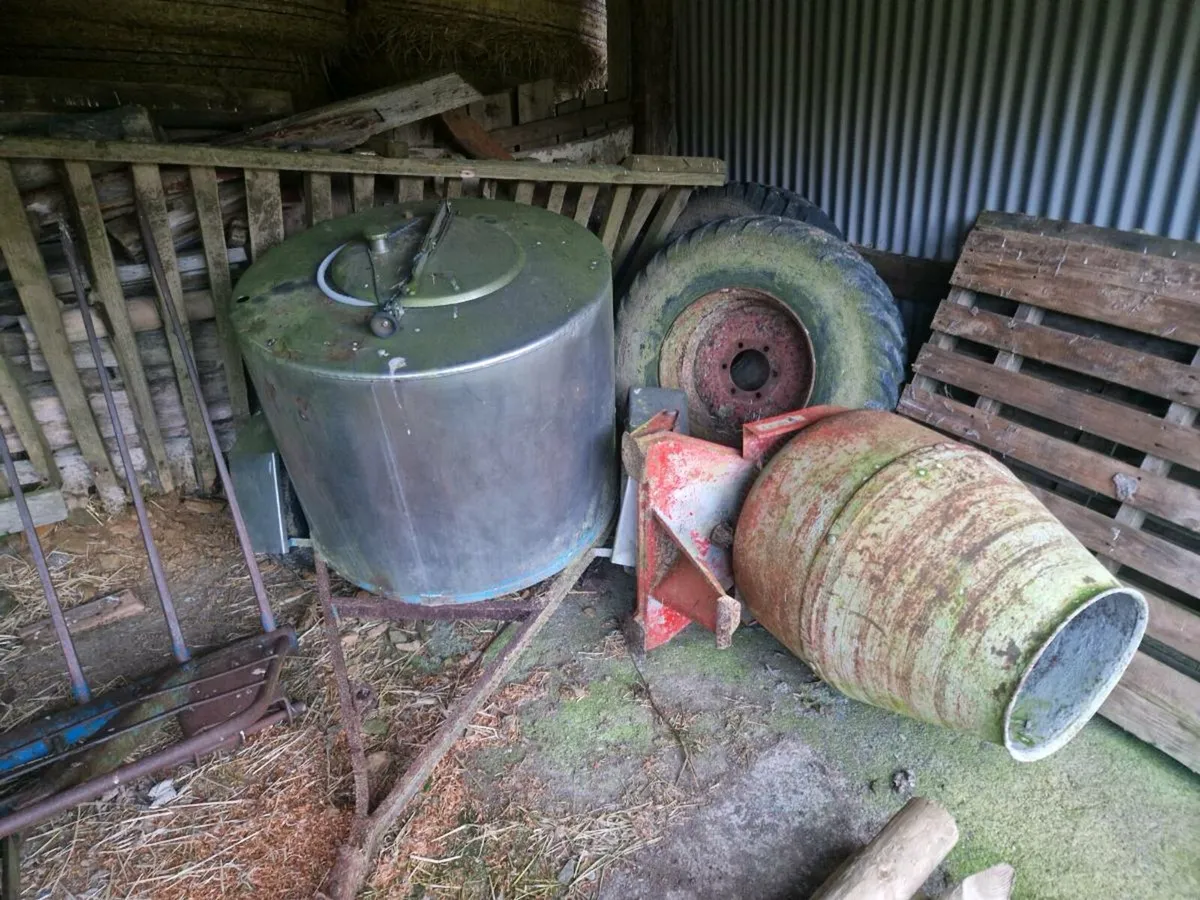 Bulk Tank and Mixer - Image 1