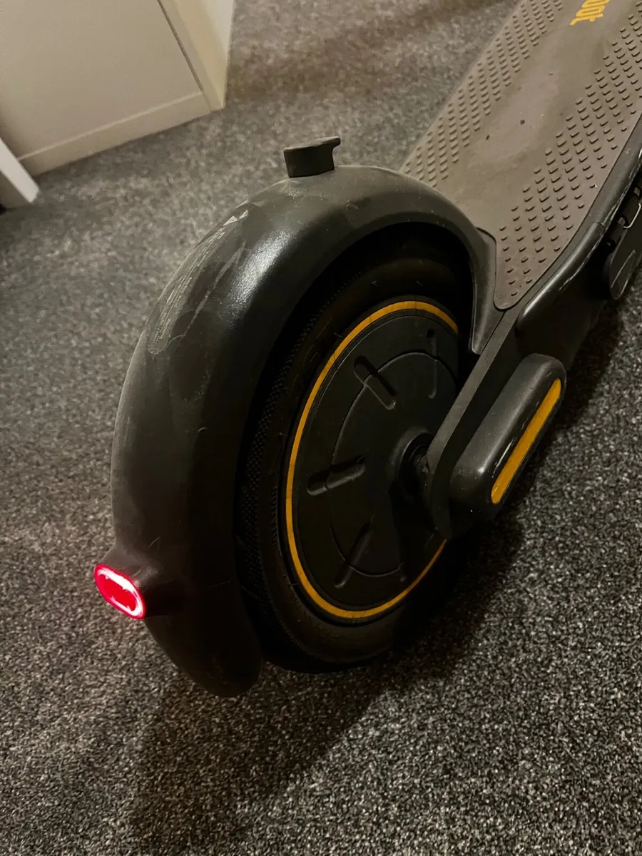 NineBot KickScooter Max - Image 4