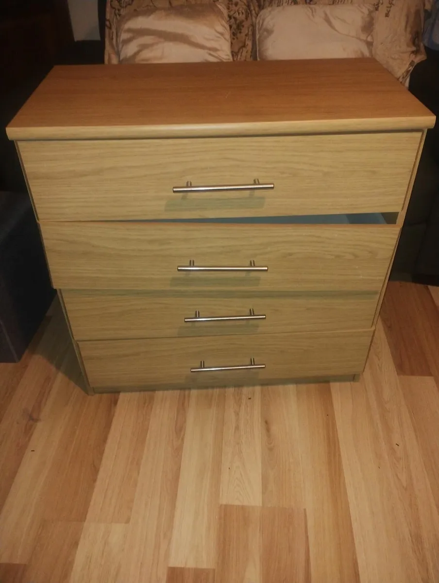 Chest of drawers  broken - Image 1
