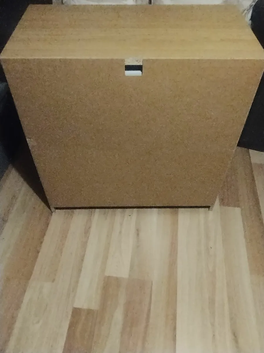 Chest of drawers  broken - Image 2