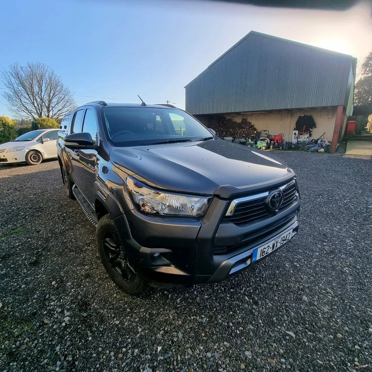 Toyota hilux invincible X - Image 1