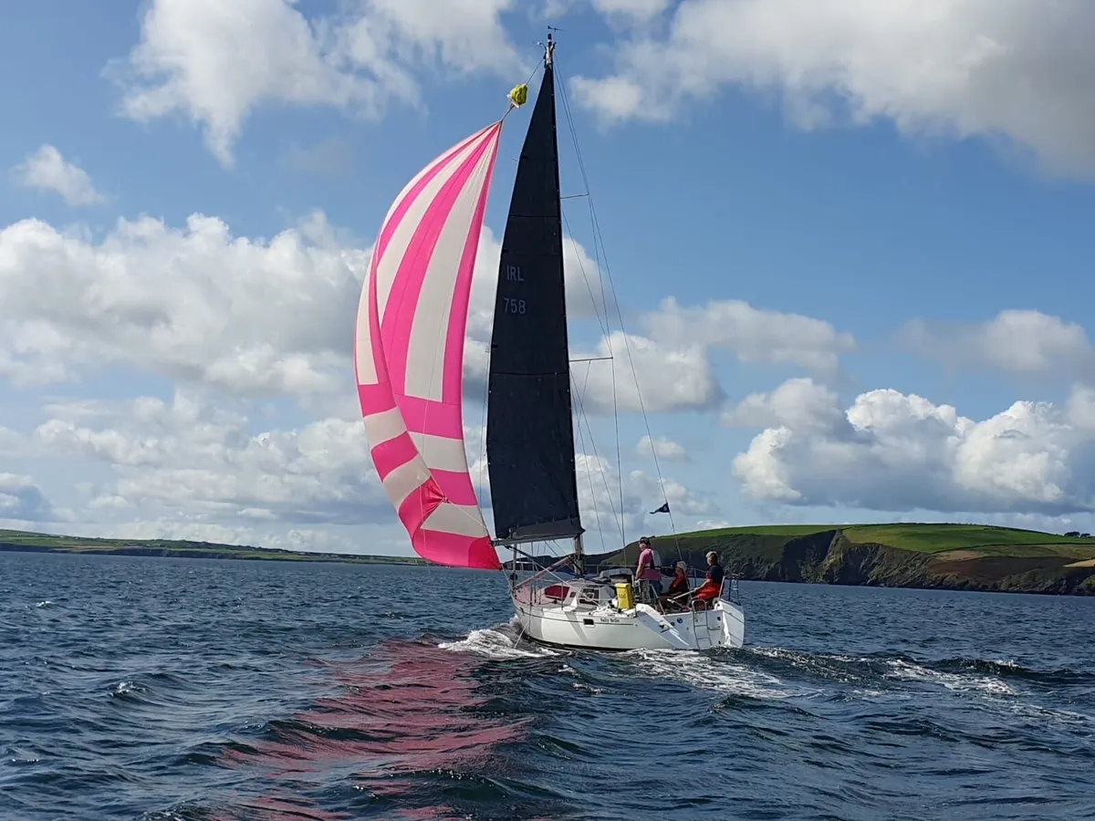 Feeling 326 yacht - Image 2