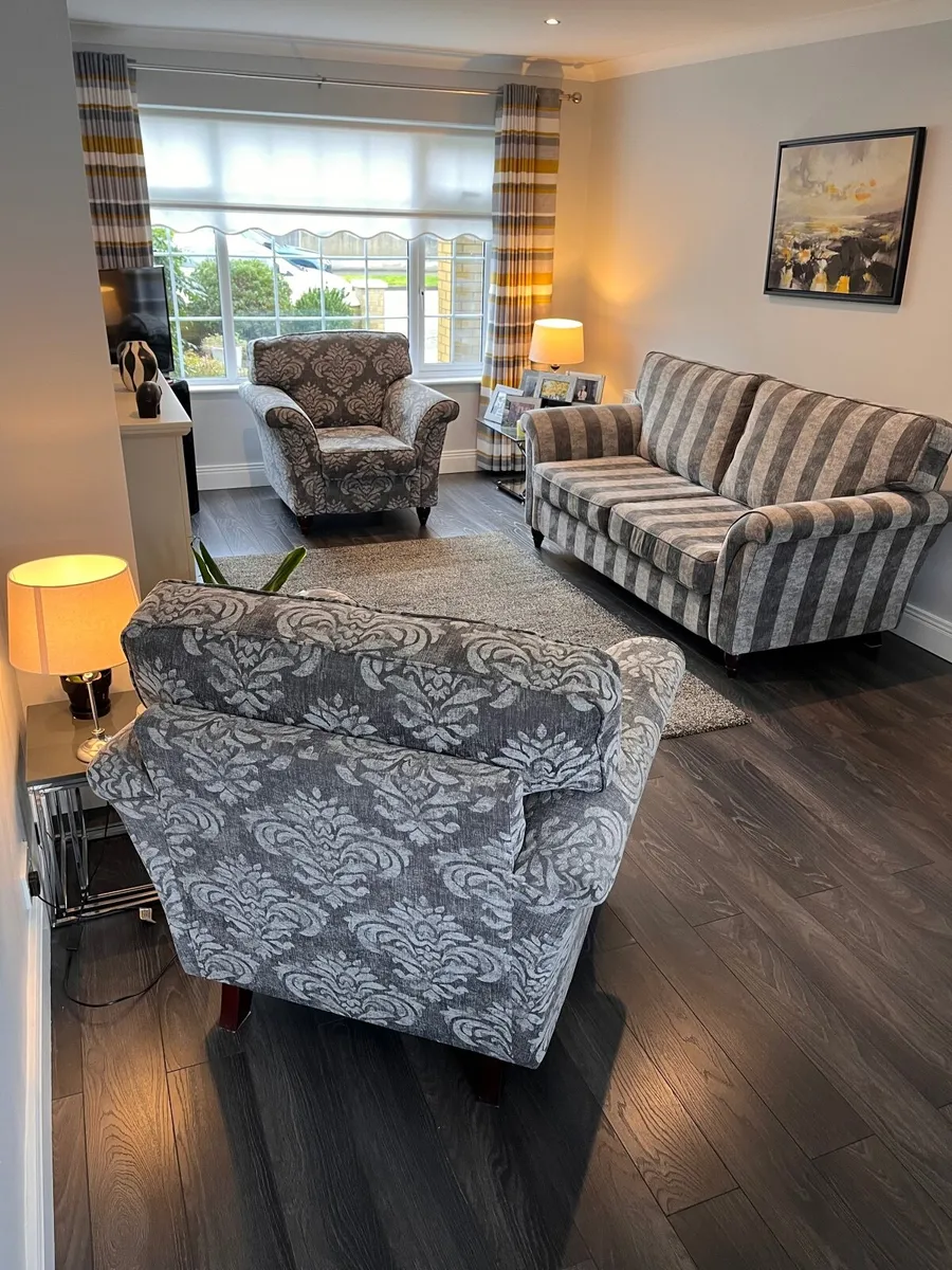 3-Piece Suite - Image 1