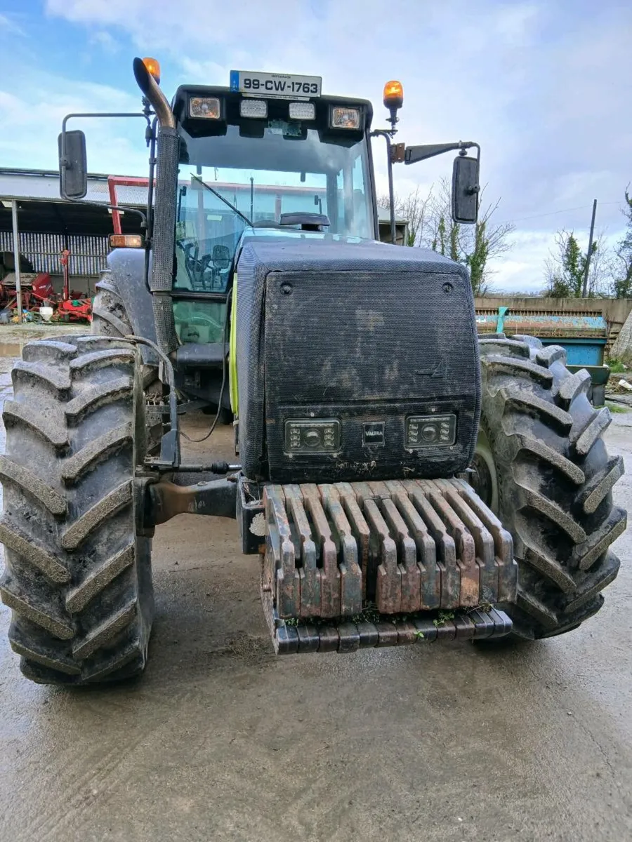 4x 4 round bales of straw and valmet tractor - Image 4