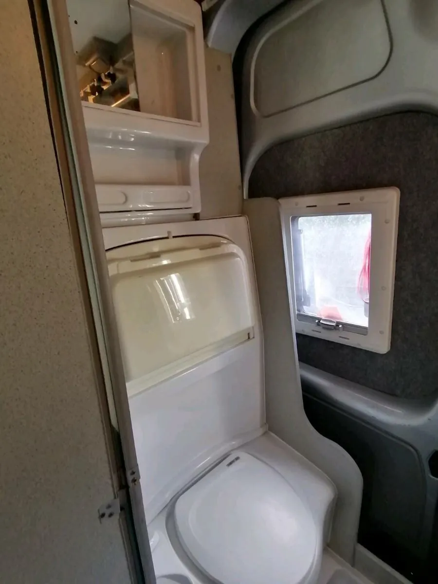 Renault Traffic campervan - Image 4