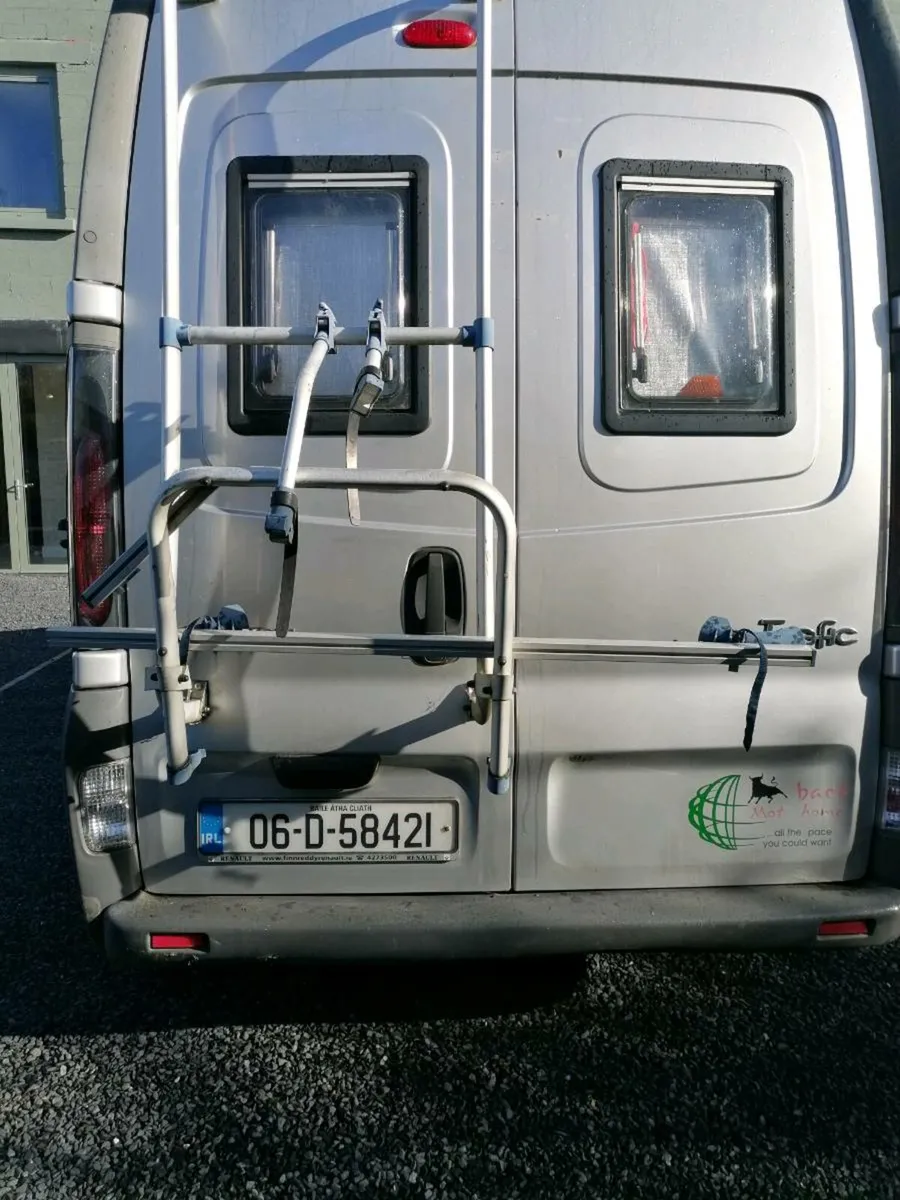 Renault Traffic campervan - Image 3