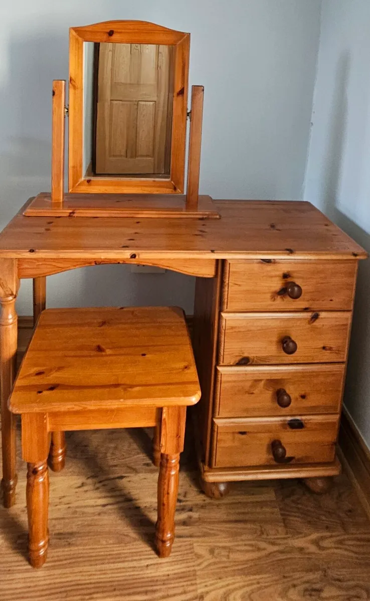 Bedroom furniture - Image 1