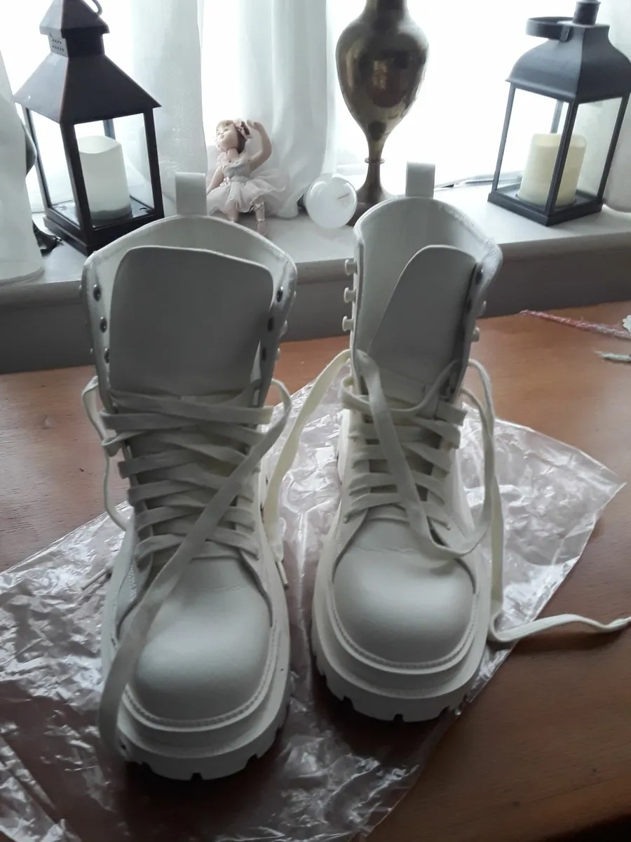 Ladies brand new white designer boots - Image 1