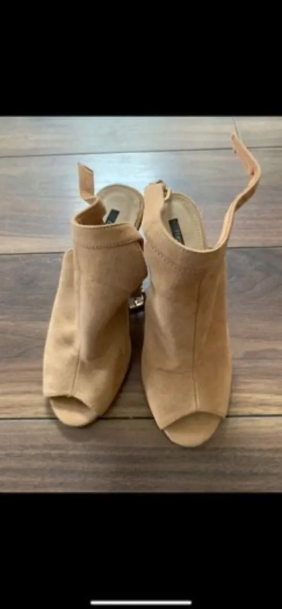 Ladies Shoes: Size 4 (€5 each pair or ALL for €12) - Image 4