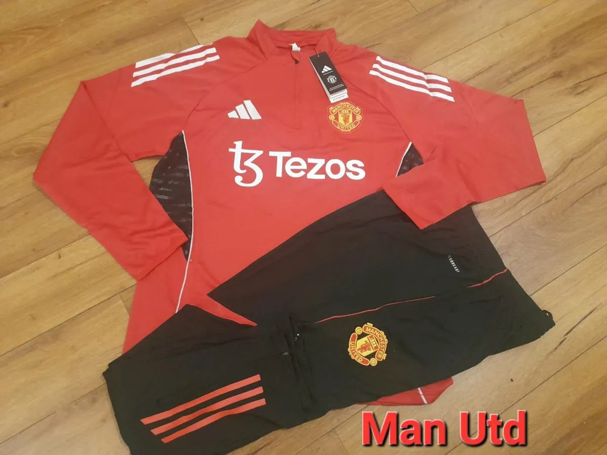 Soccer jerseys/kits and tracksuits - Image 1