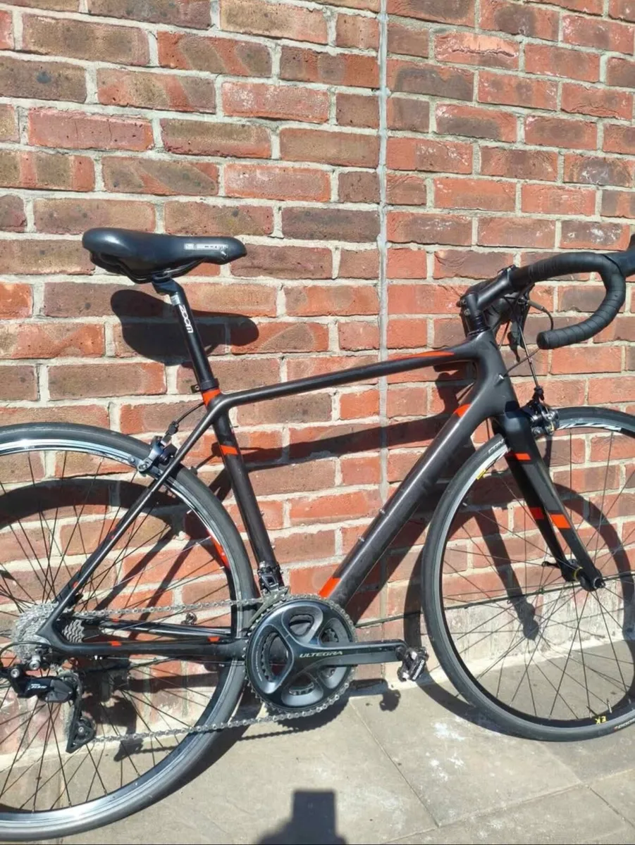 Carbon Fiber road bike - Image 1