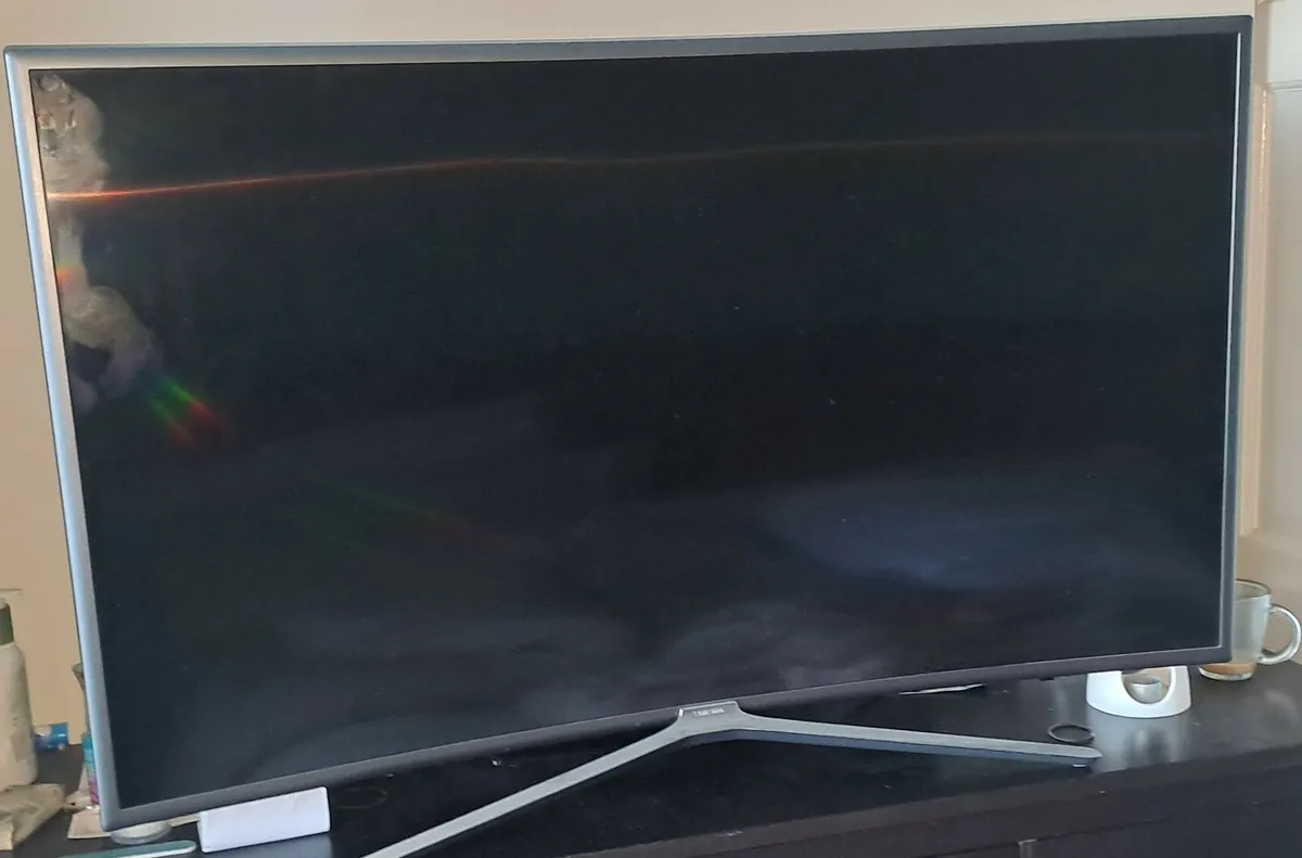 SAMSUNG 49" CURVED SMART TV - Image 1