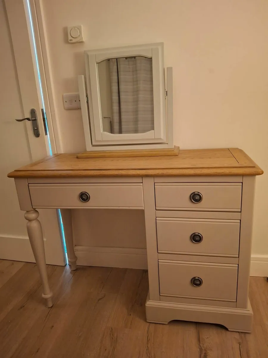 Dressing table and mirror - Image 1