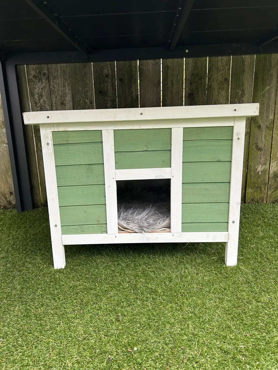 Cat house - Image 1