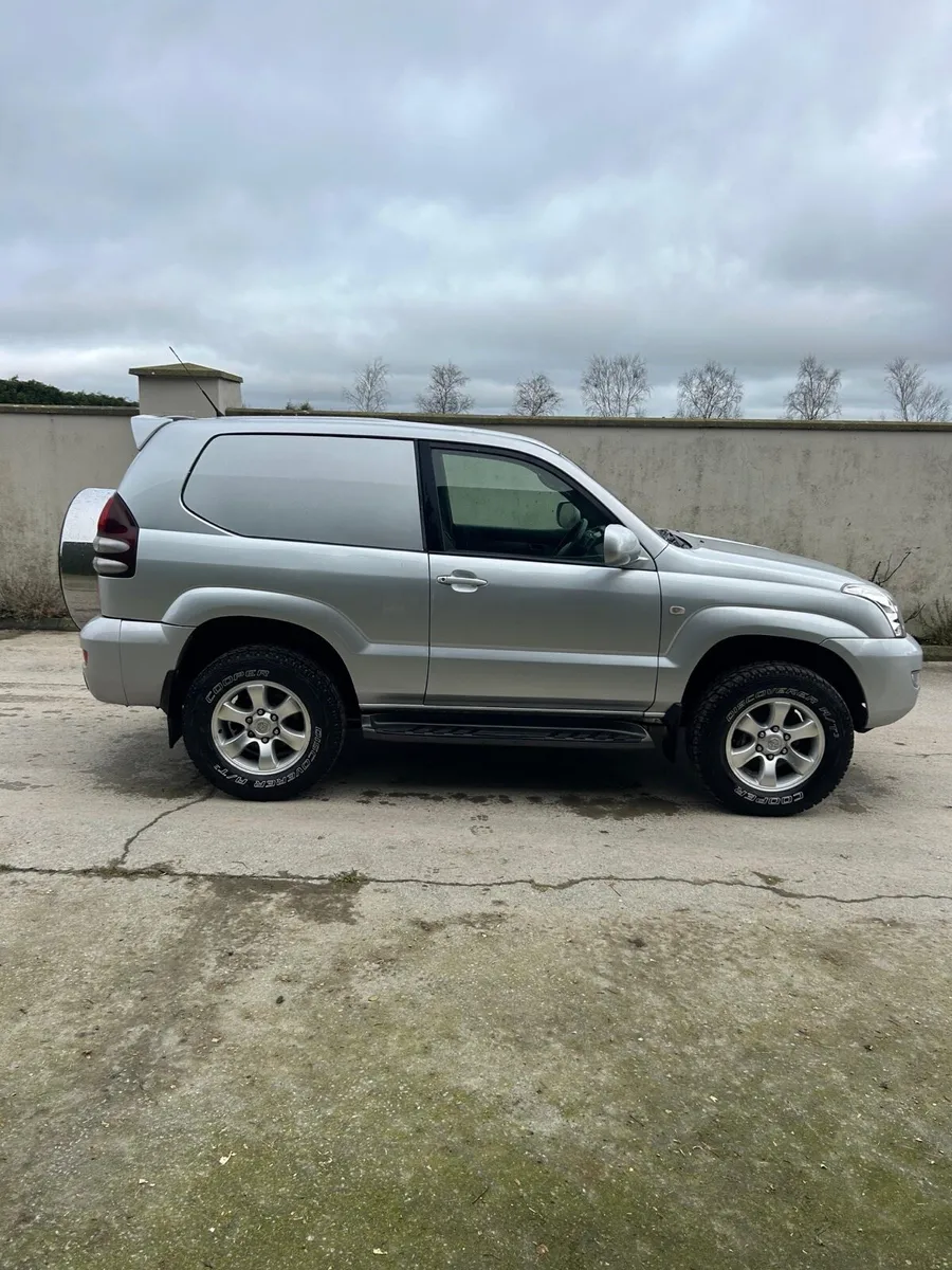 2006 Toyota Land Cruiser - Image 2