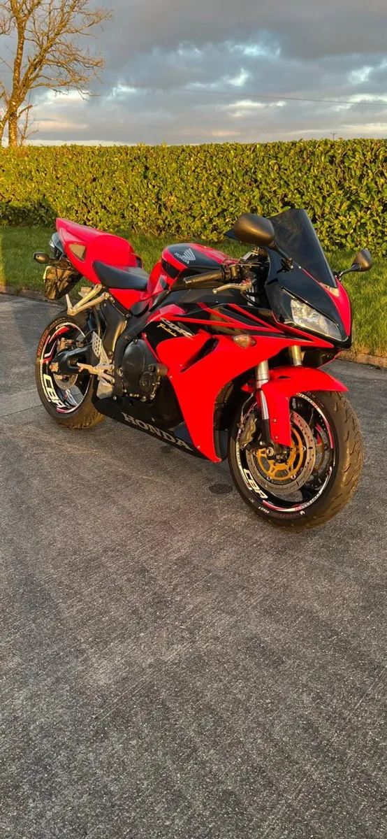 Honda CBR1000RR - Image 4