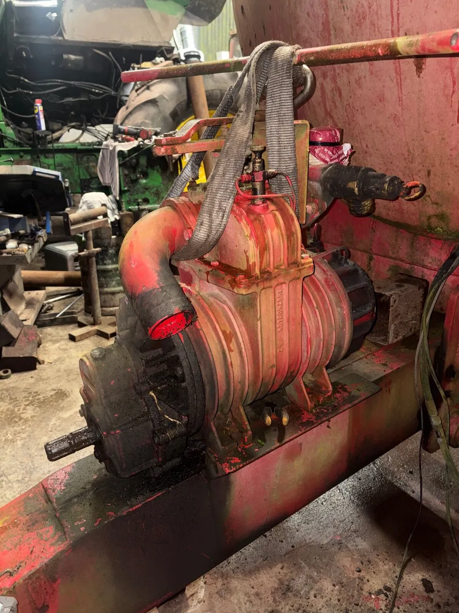 Vacuum pump - Image 1