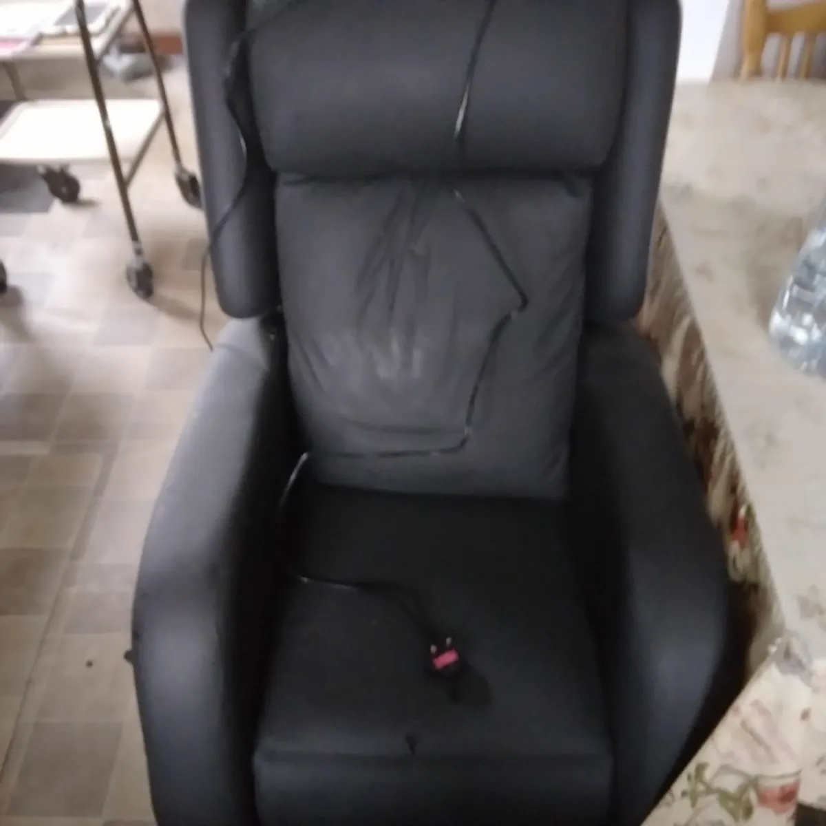 electric chair - Image 1