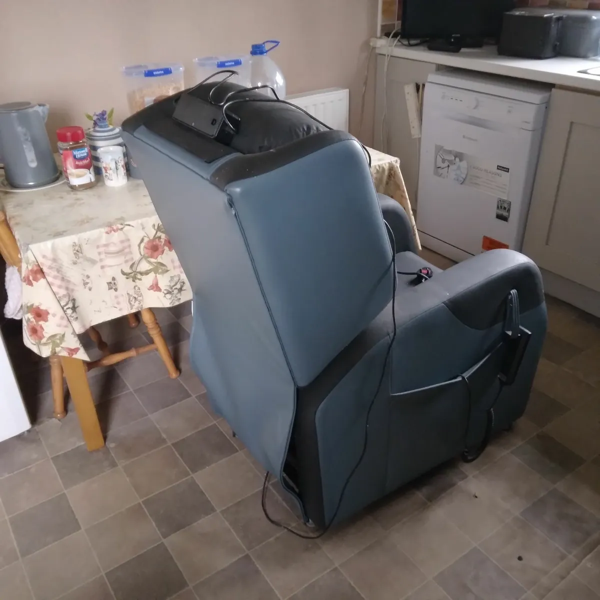 electric chair - Image 2