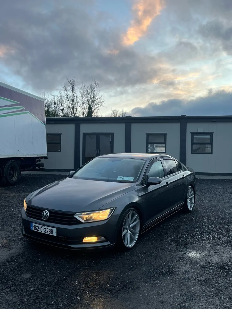 Volkswagen Passat - Image 1