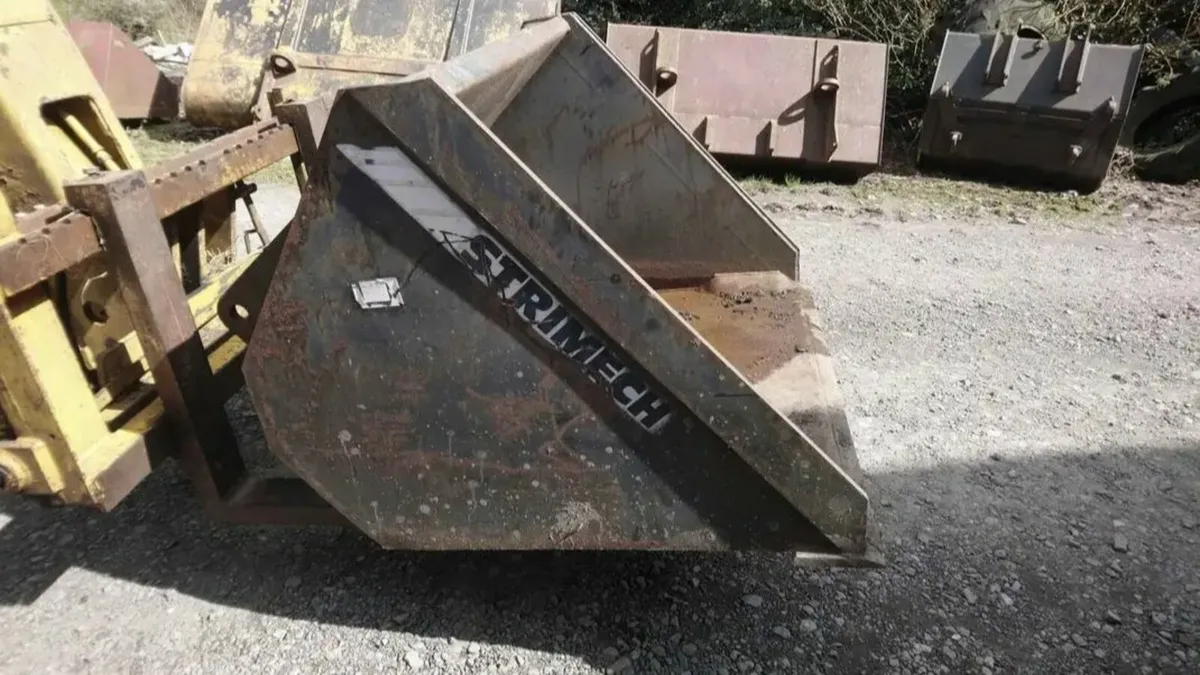 JCB 2CX LOADER BUCKET - Image 1