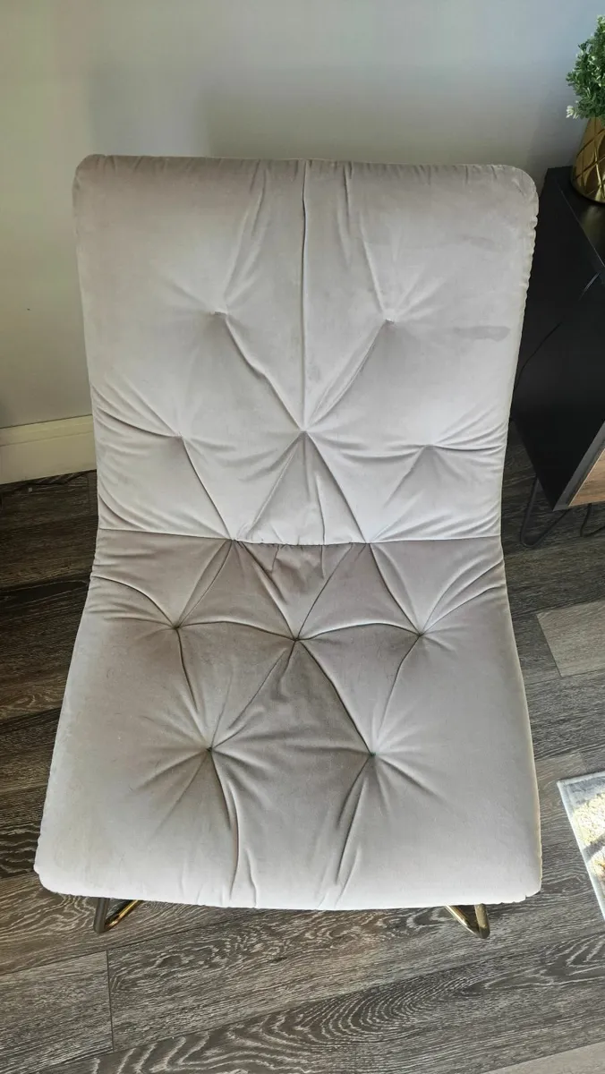 Beige velvet modern chair - Image 4