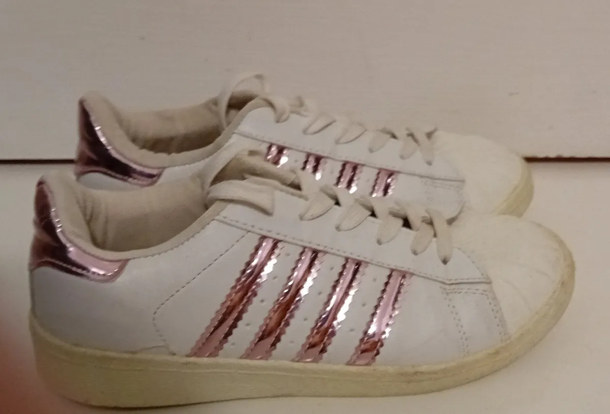 Girls Trainers UK4 - Image 1