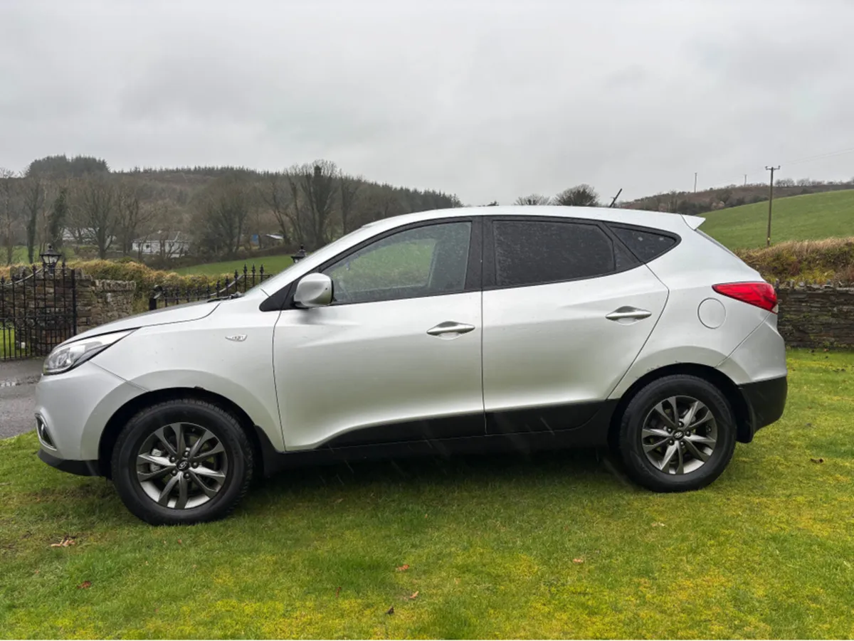 Hyundai ix35 1.7 CELEBRATION COMMERCIAL 4DR - Image 2