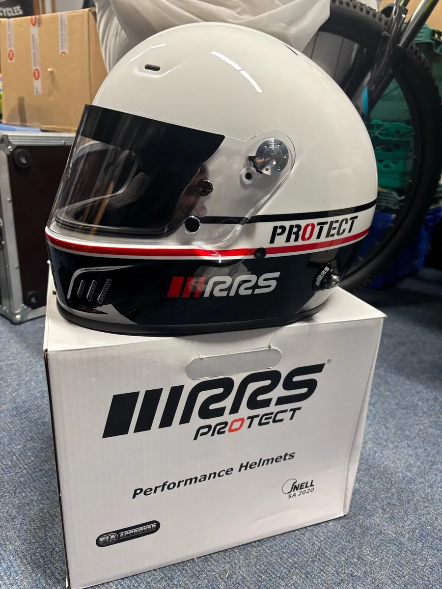 Helmet, race suit.. - Image 1