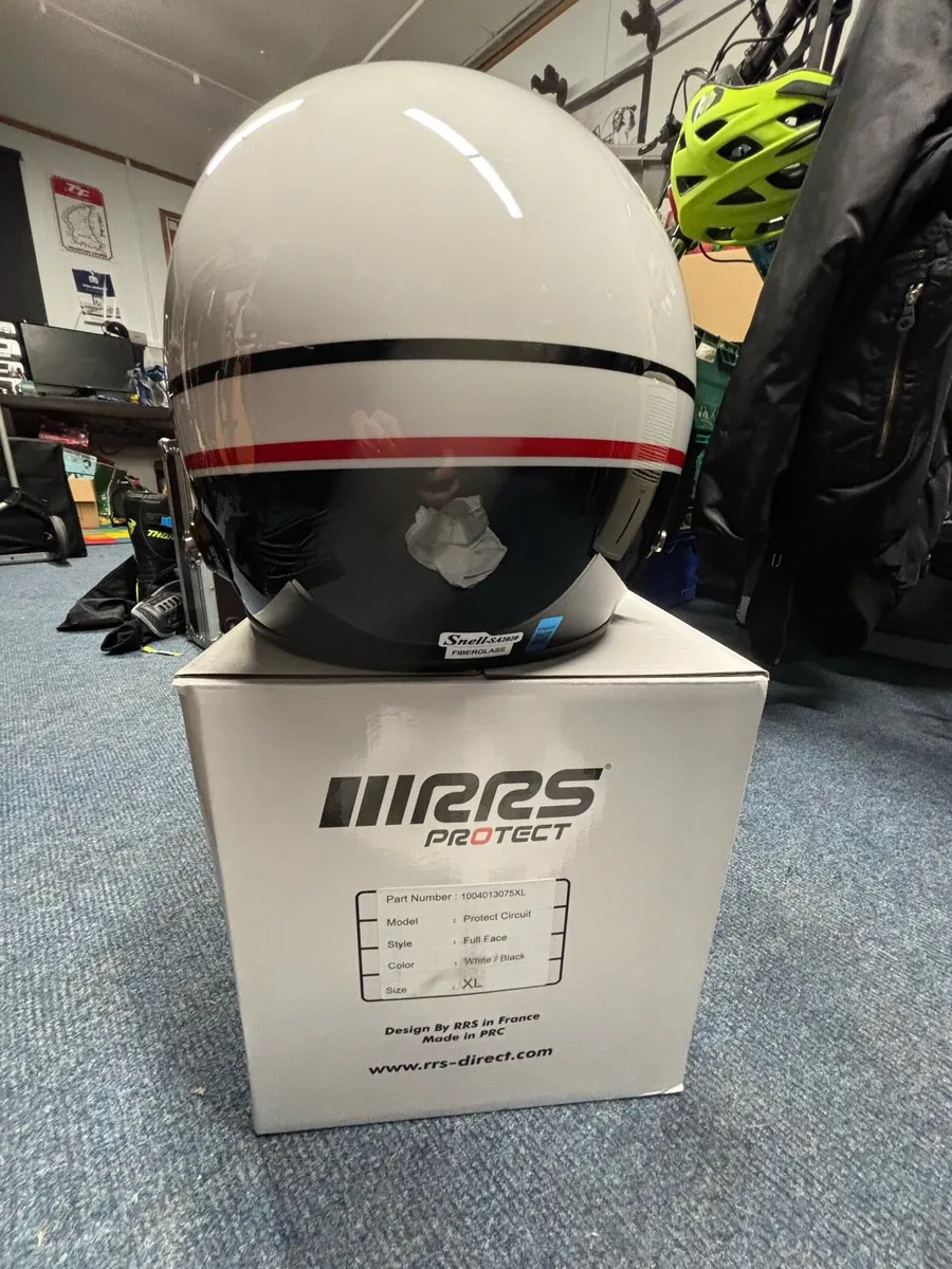 Helmet, race suit.. - Image 2