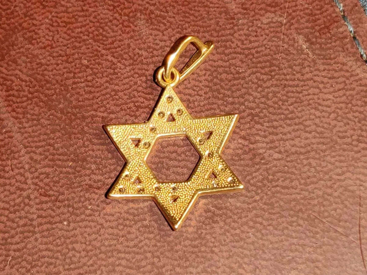 STAR OF DAVID, 9CT Gold RARE Glittery New Pendant - Image 3